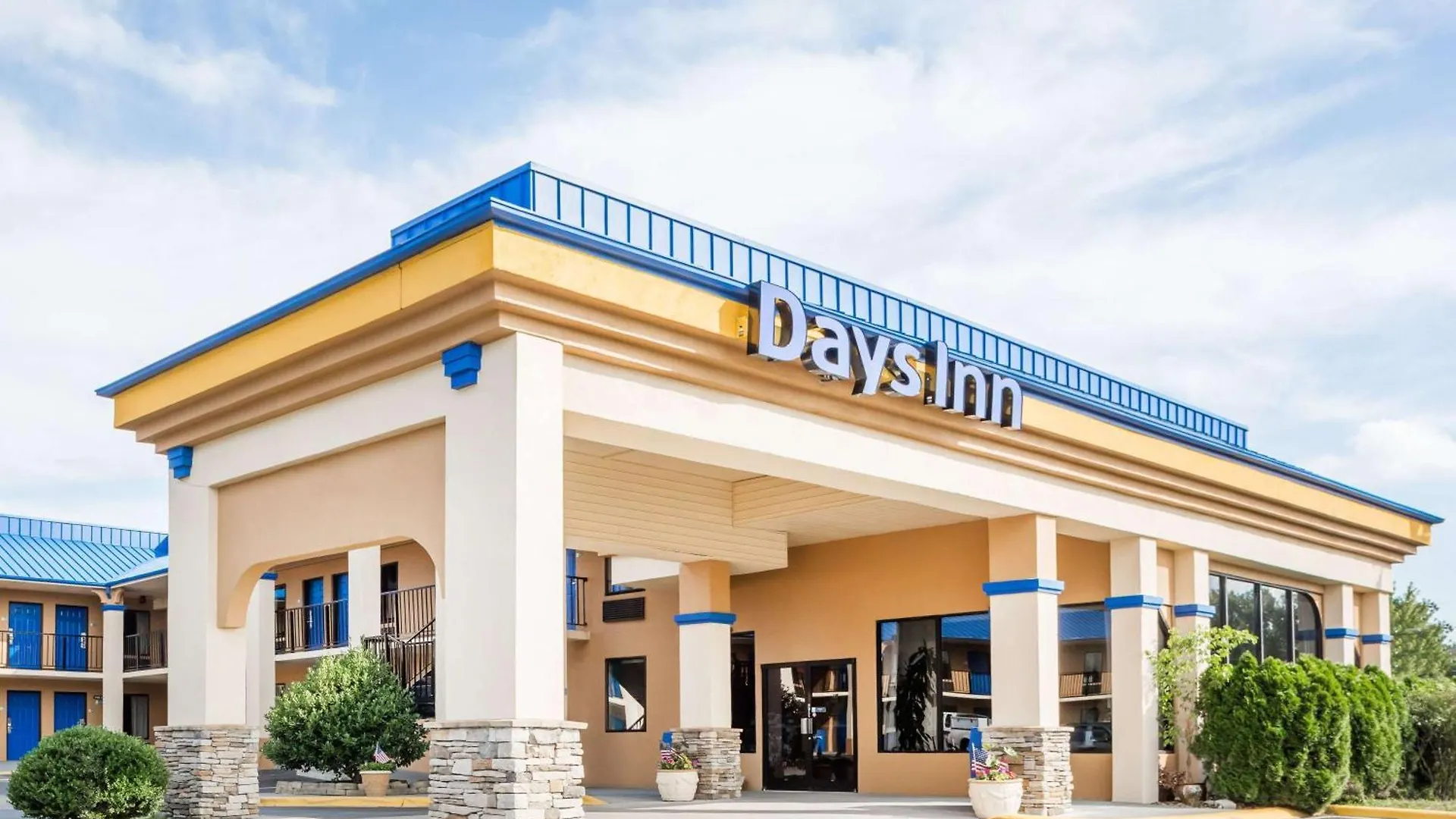 Staying Near UT High Hendersonville: 4 Budget Hotels Compared